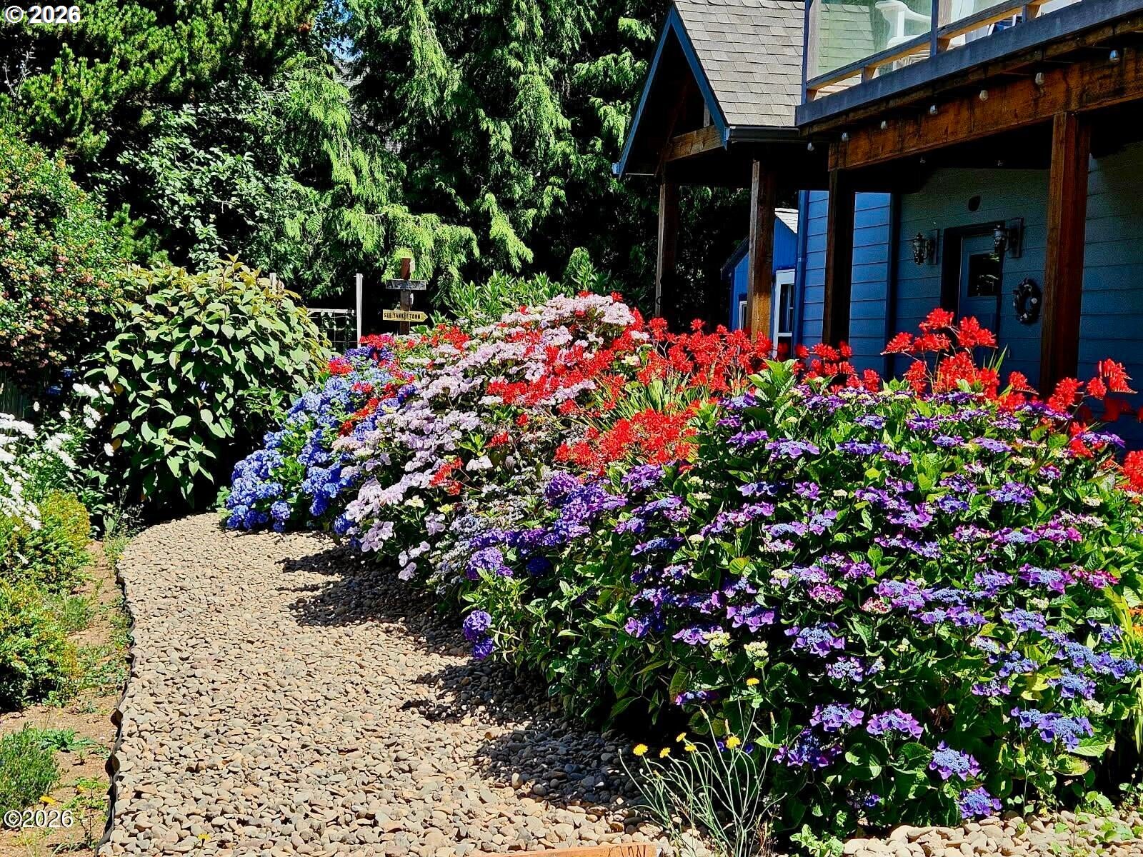 15 Shell Street Yachats, OR 97498 - Photo 5 of 47 front view of a house