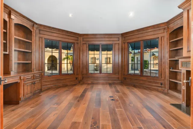 a view of a house with a yard and plants