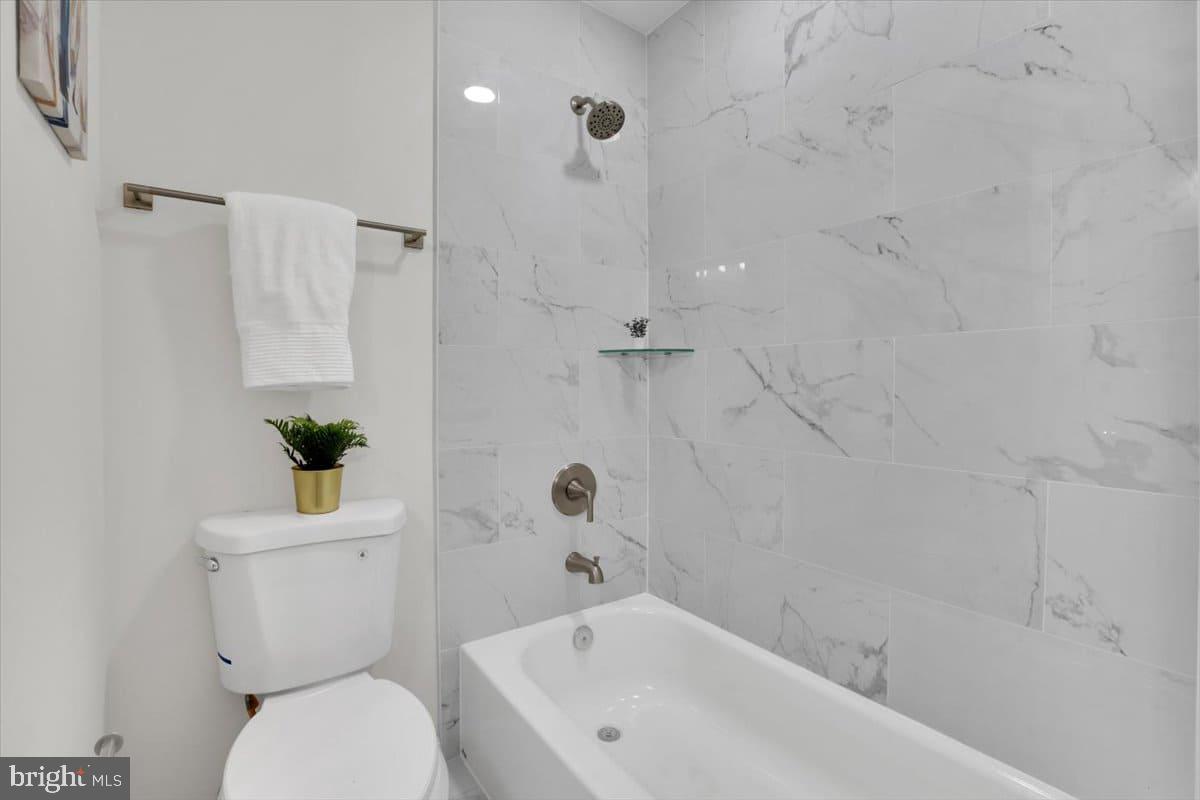 7217 Willow Oak Place Springfield, VA 22153 - Photo 11 of 31 a bathroom with a sink a toilet and shower