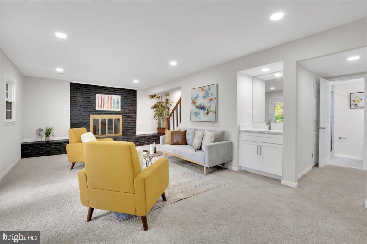 7217 Willow Oak Place Springfield, VA 22153 - Photo 18 of 31 a living room with furniture and window
