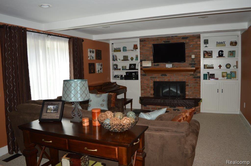 1325 North Fairview Lane Rochester, MI 48306 - Photo 10 of 24 Family Room