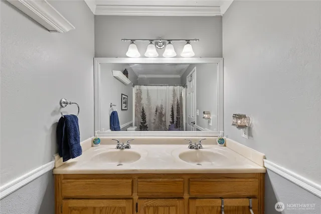 $499,000 | 625 Northwest Mizzen Drive, Oak Harbor, WA 98277