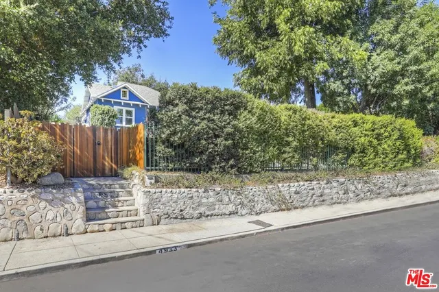 a view of a entrance gate of the house and front of a street