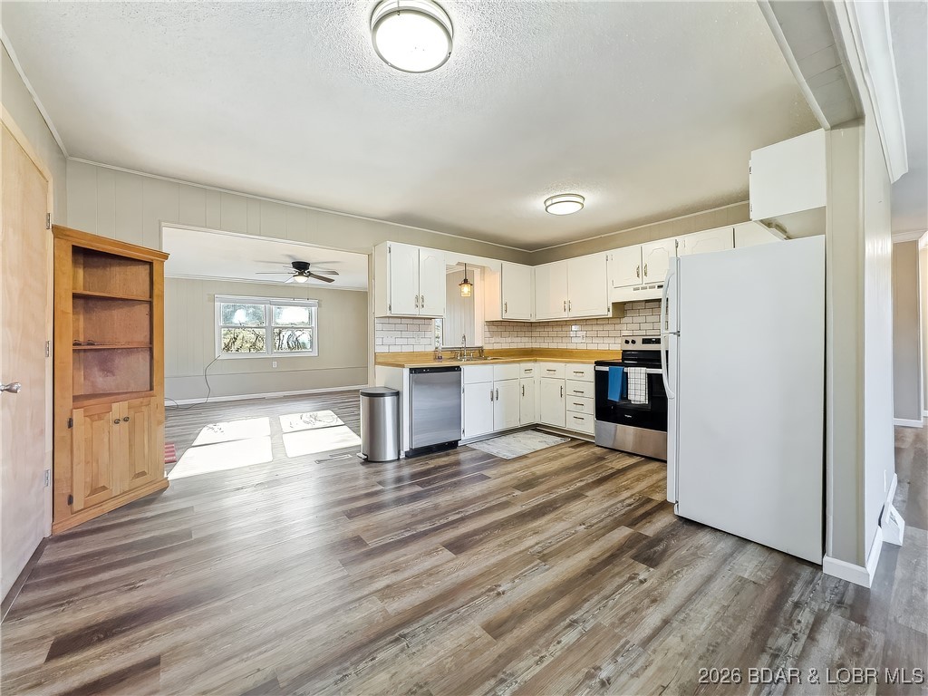 160 Bridgeview Road Camdenton, MO 65020 - Photo 14 of 49 Lots of potential to possibly add an island.