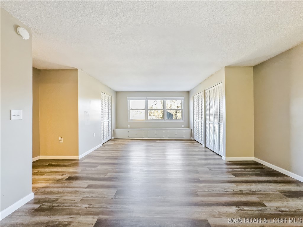 160 Bridgeview Road Camdenton, MO 65020 - Photo 23 of 49 Massive upstairs primary suite.