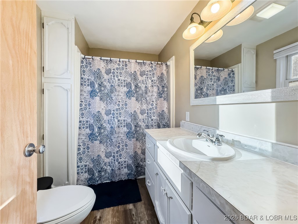 160 Bridgeview Road Camdenton, MO 65020 - Photo 28 of 49 Primary bathroom