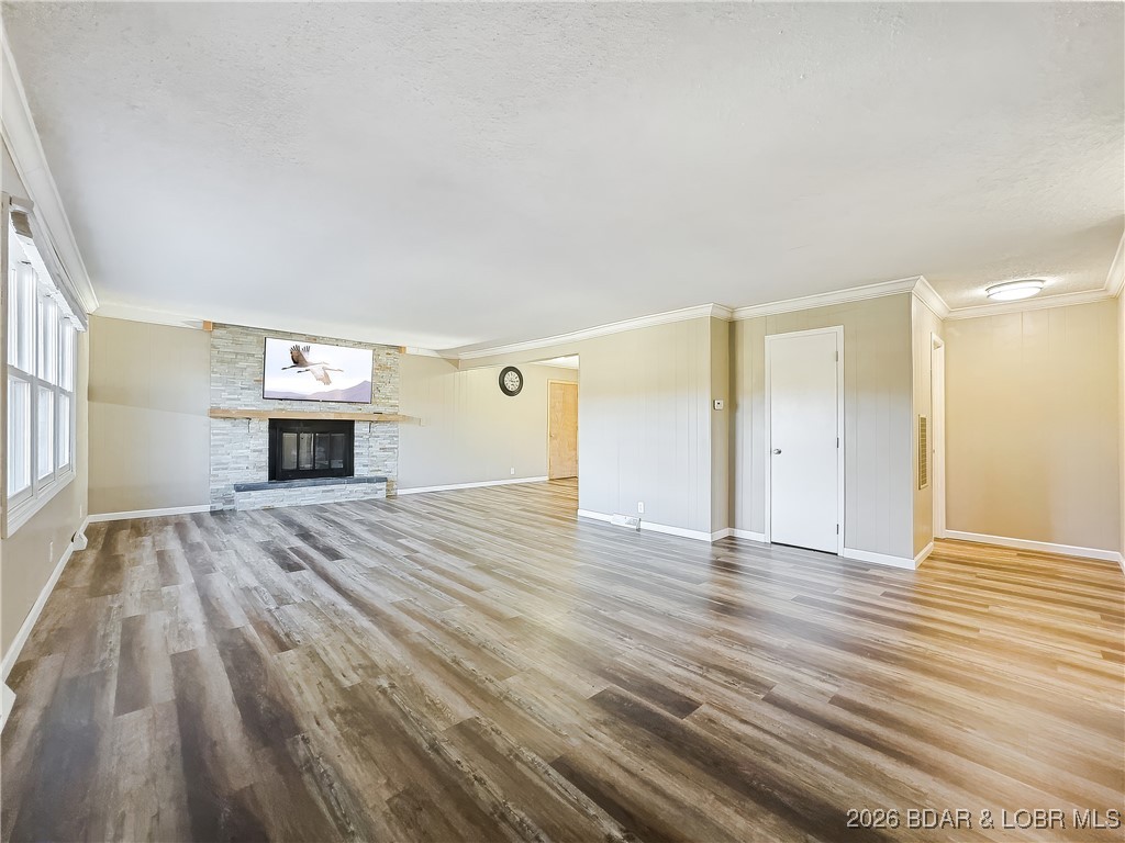 160 Bridgeview Road Camdenton, MO 65020 - Photo 9 of 49 Massive living area with gas fireplace.