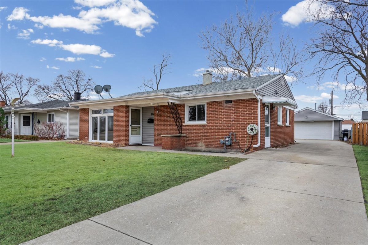 88 West Wayne Place Wheeling, IL 60090 - Photo 1 of 16