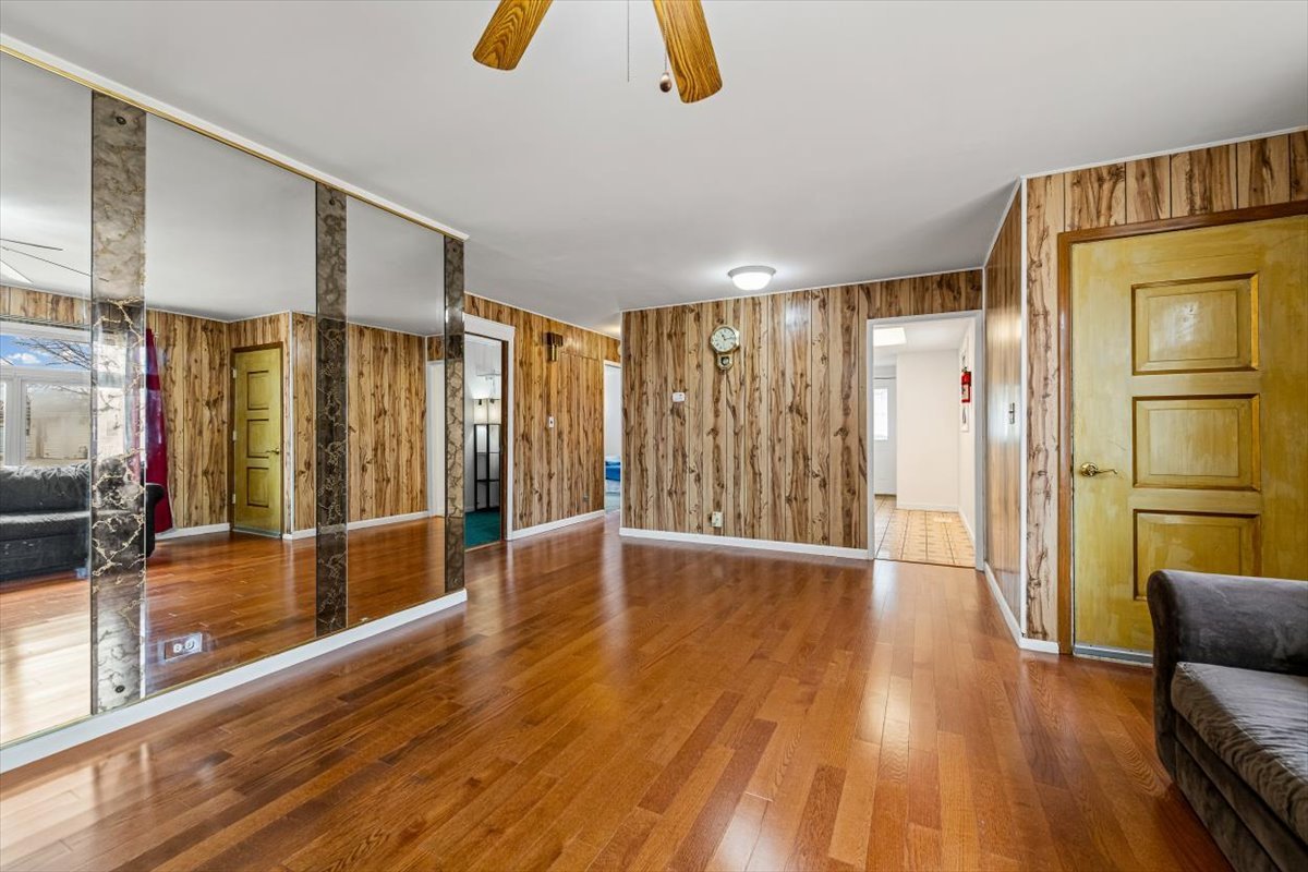 88 West Wayne Place Wheeling, IL 60090 - Photo 4 of 16