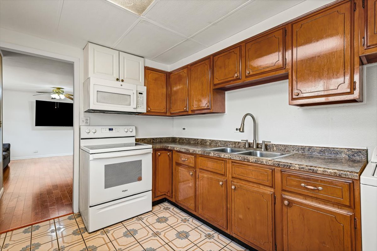 88 West Wayne Place Wheeling, IL 60090 - Photo 7 of 16