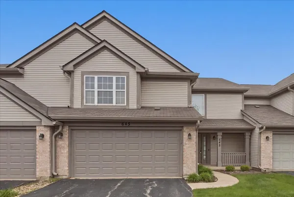 $299,900 | 645 Lancaster Circle, Elgin, IL 60123