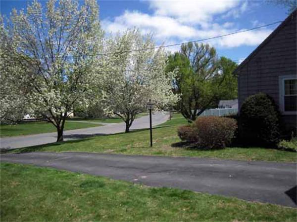 31 Highgate Road Framingham, MA 01701 - Photo 4 of 15 Gallery Image 4