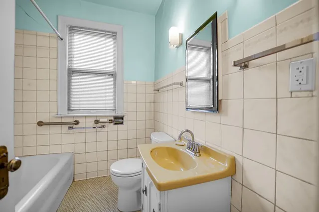 $275,000 | 7652 South Cornell Avenue, Chicago, IL 60649