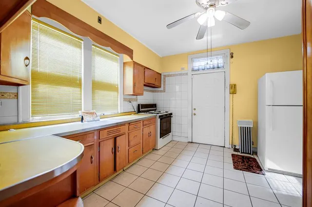 $275,000 | 7652 South Cornell Avenue, Chicago, IL 60649