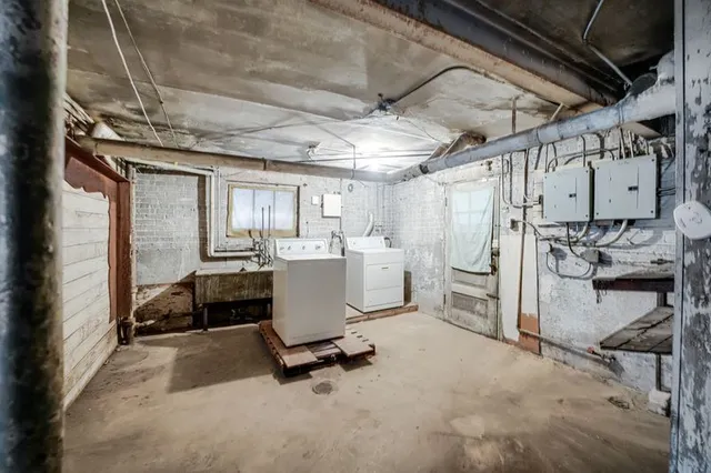 $275,000 | 7652 South Cornell Avenue, Chicago, IL 60649