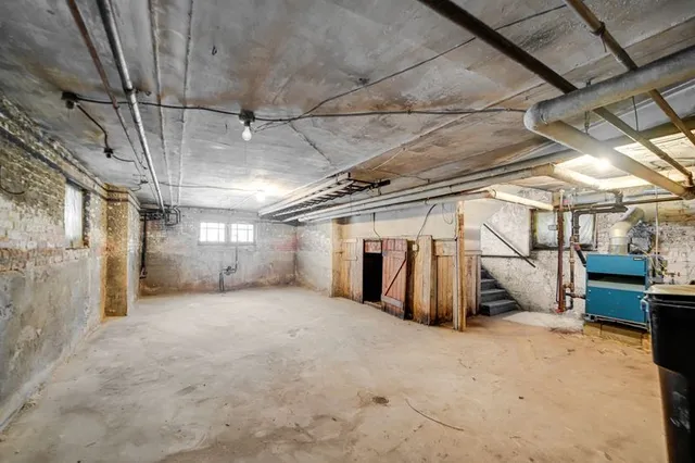 $275,000 | 7652 South Cornell Avenue, Chicago, IL 60649