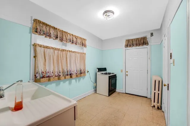 $275,000 | 7652 South Cornell Avenue, Chicago, IL 60649