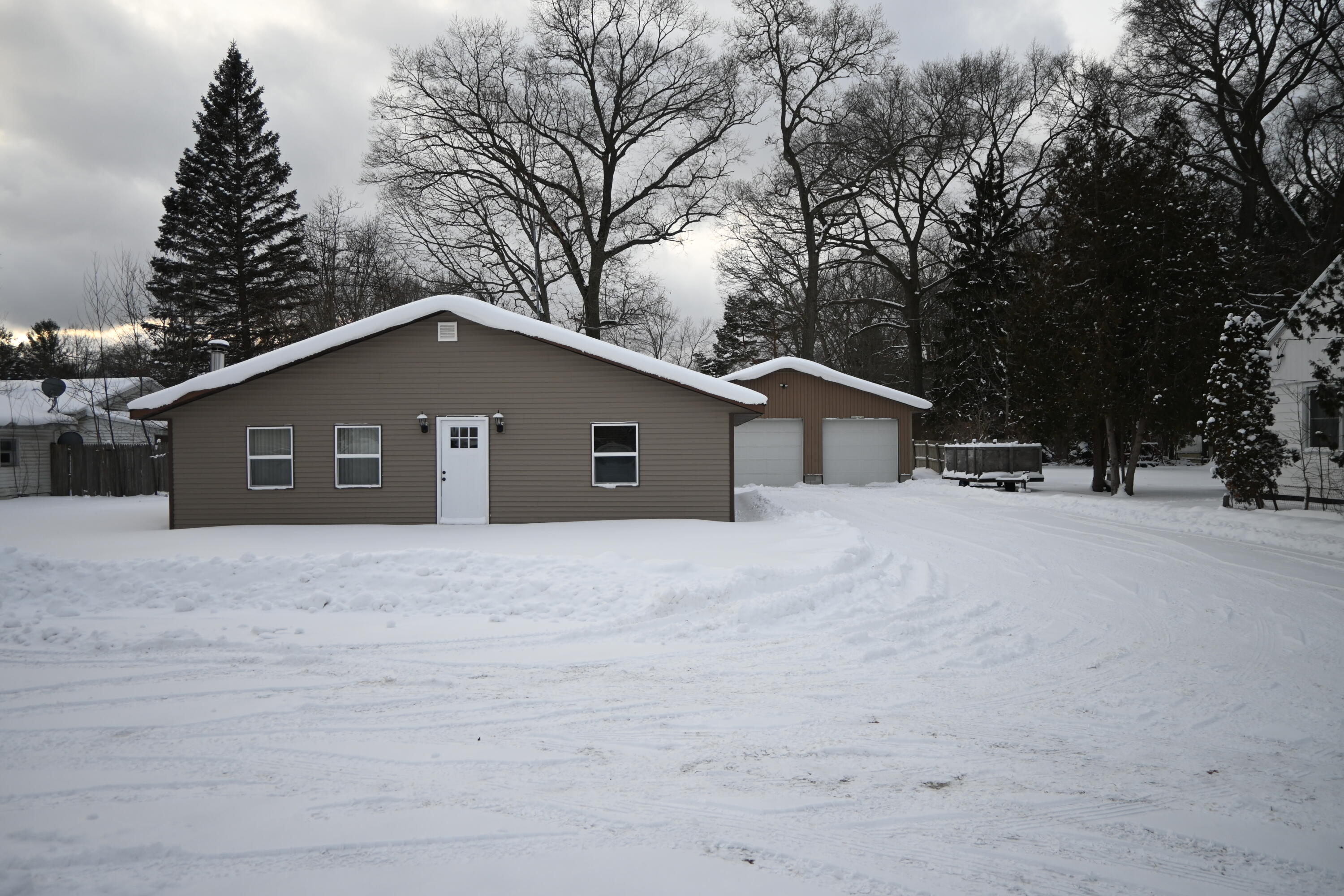2087 North Whitehall Road Muskegon, MI 49445 - Photo 3 of 40 DSC_0950