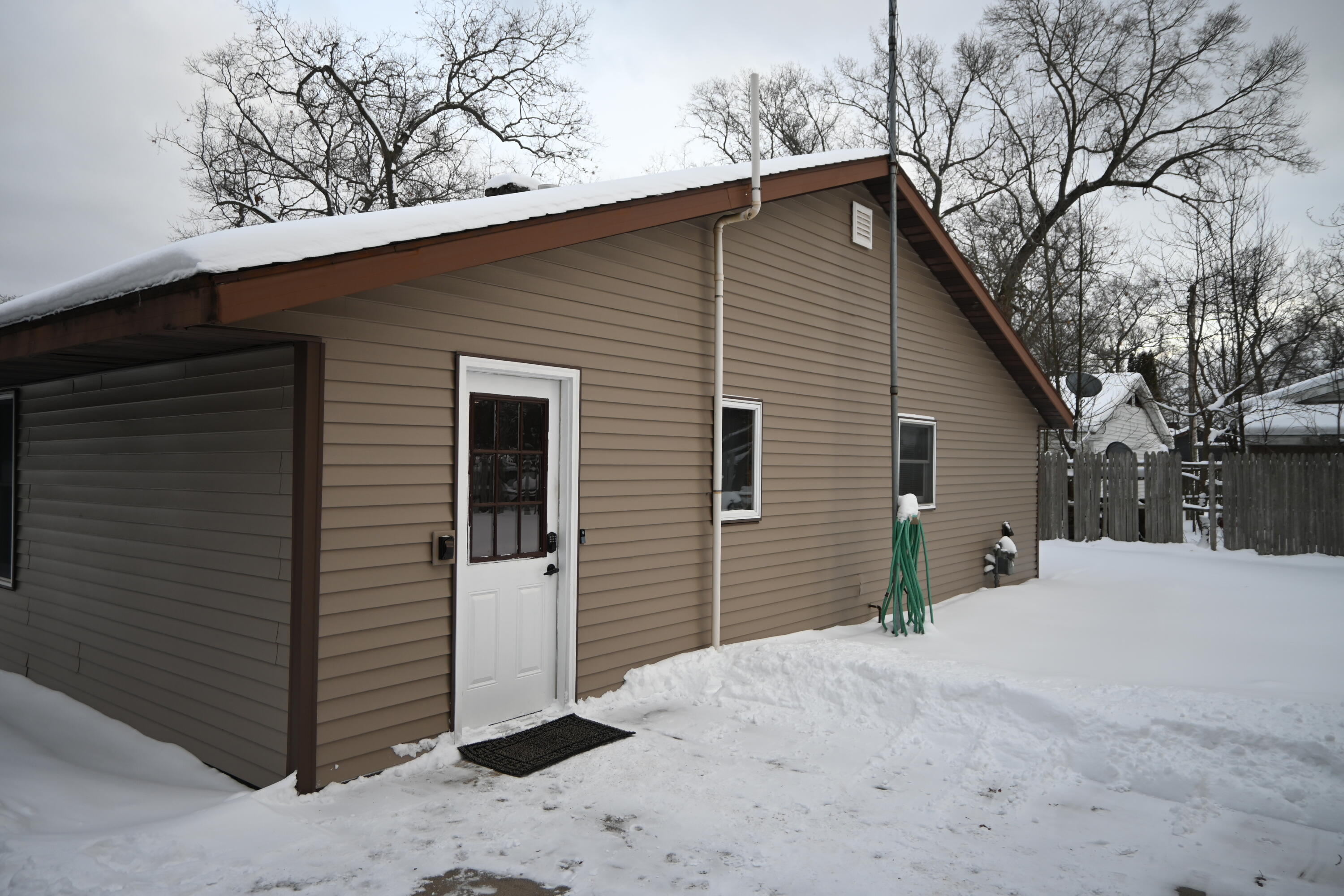 2087 North Whitehall Road Muskegon, MI 49445 - Photo 5 of 40 DSC_0949