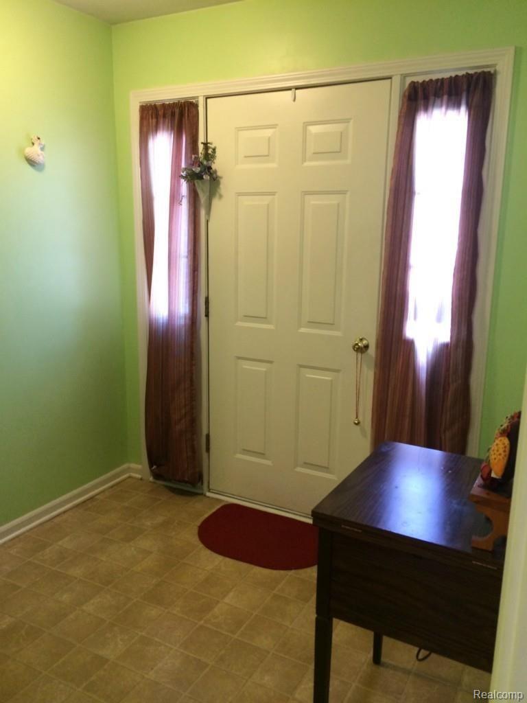 22686 Goddard Road Taylor, MI 48180 - Photo 8 of 34 IMG_1255.jpg