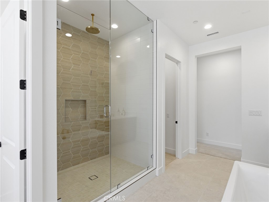 11850 Red Hawk Lane Porter Ranch, CA 91326 - Photo 34 of 51 Primary Bathroom: Fernwood Italianate - The Ridge Collection at Bella Vista - Homesite 68