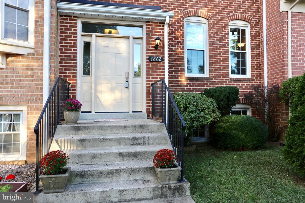 4862 Carriagepark Road Fairfax, VA 22032 - Photo 2 of 30 Exterior (Front)