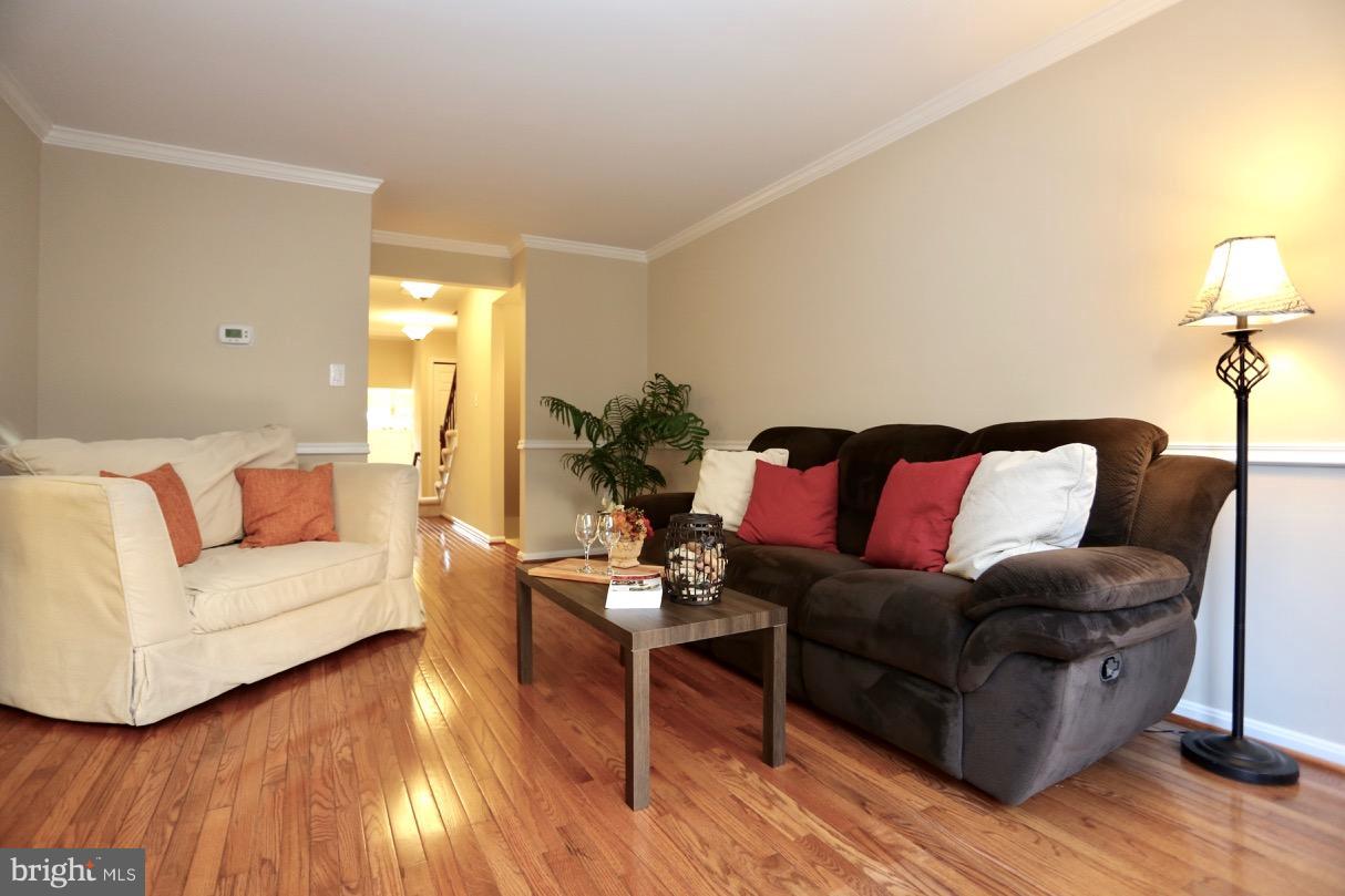 4862 Carriagepark Road Fairfax, VA 22032 - Photo 12 of 30 Living Room