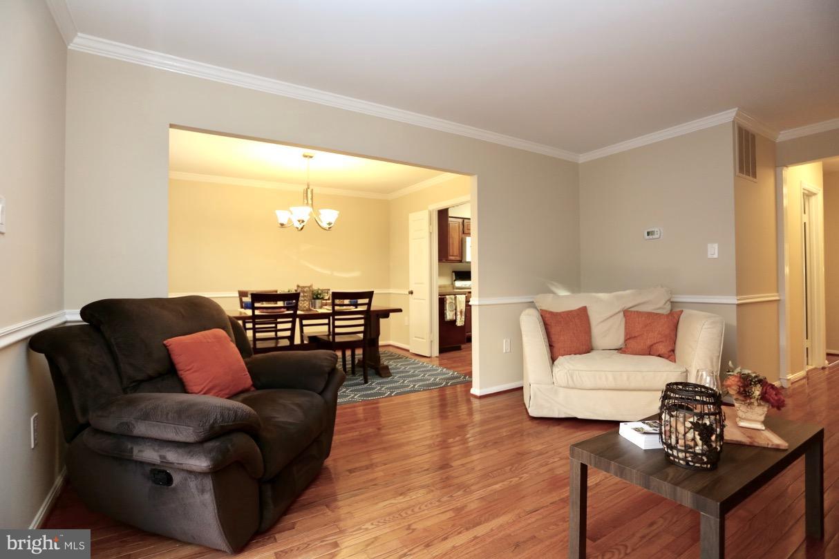 4862 Carriagepark Road Fairfax, VA 22032 - Photo 13 of 30 Living Room