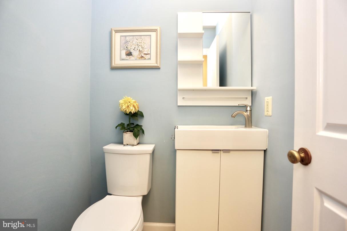 4862 Carriagepark Road Fairfax, VA 22032 - Photo 15 of 30 Bath