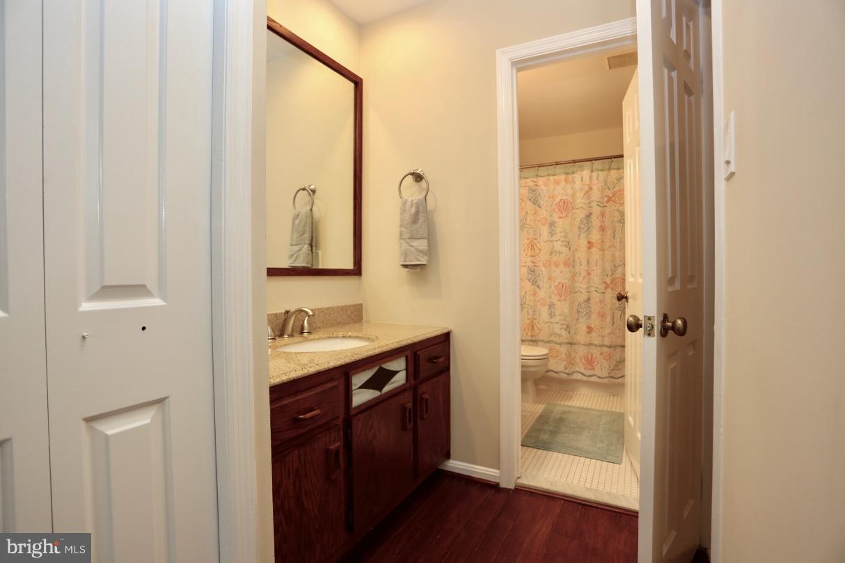 4862 Carriagepark Road Fairfax, VA 22032 - Photo 20 of 30 Bath (Master)