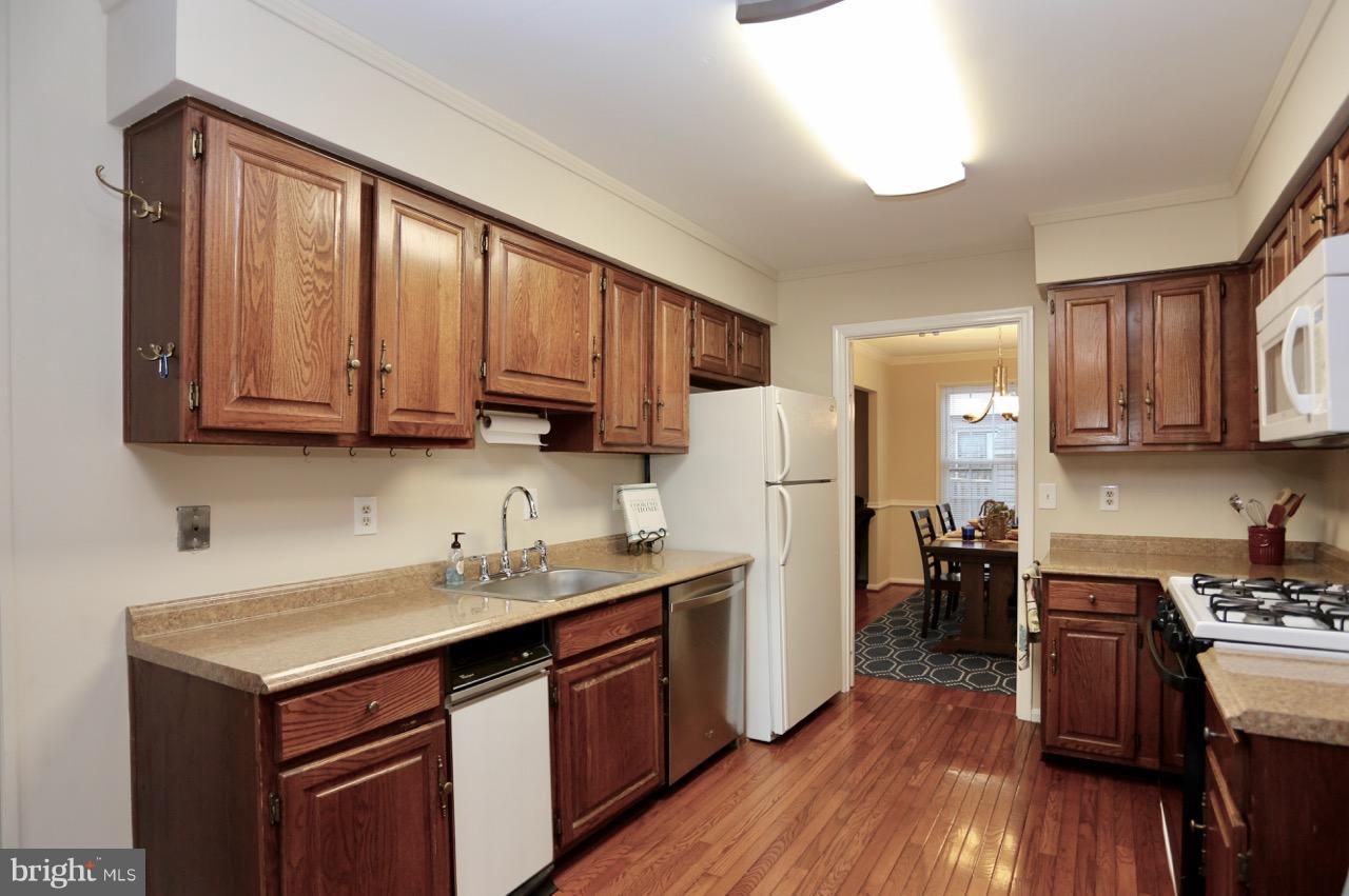 4862 Carriagepark Road Fairfax, VA 22032 - Photo 8 of 30 Kitchen
