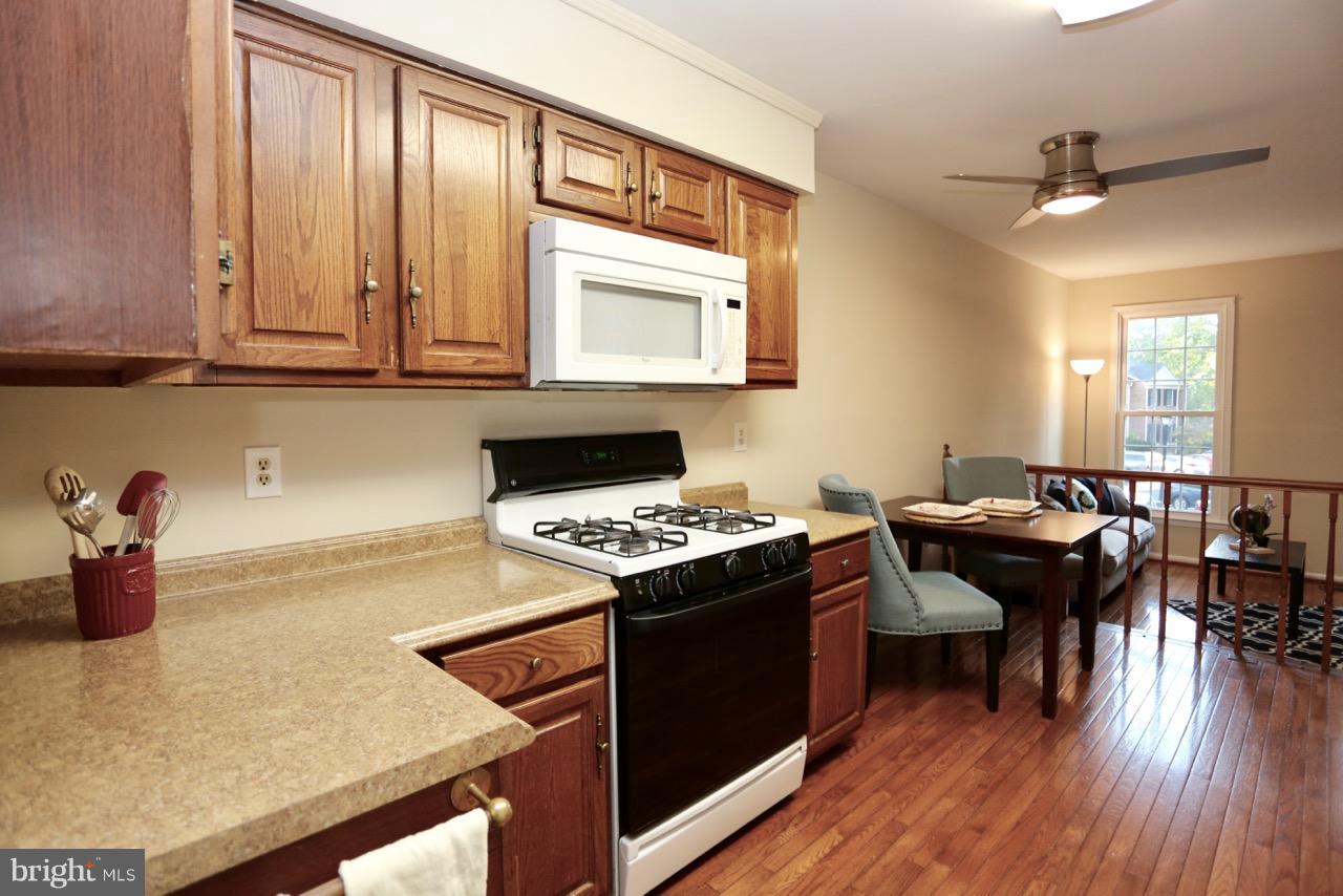 4862 Carriagepark Road Fairfax, VA 22032 - Photo 9 of 30 Kitchen