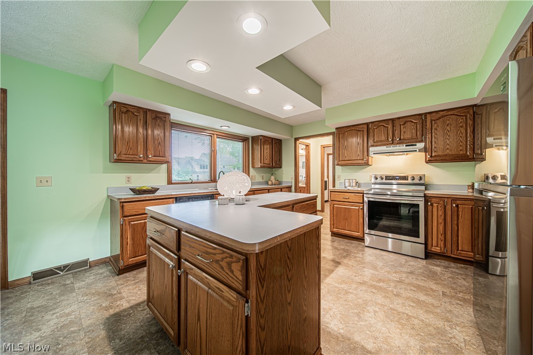 472 Miner Road Highland Heights, OH 44143 - Photo 2 of 35