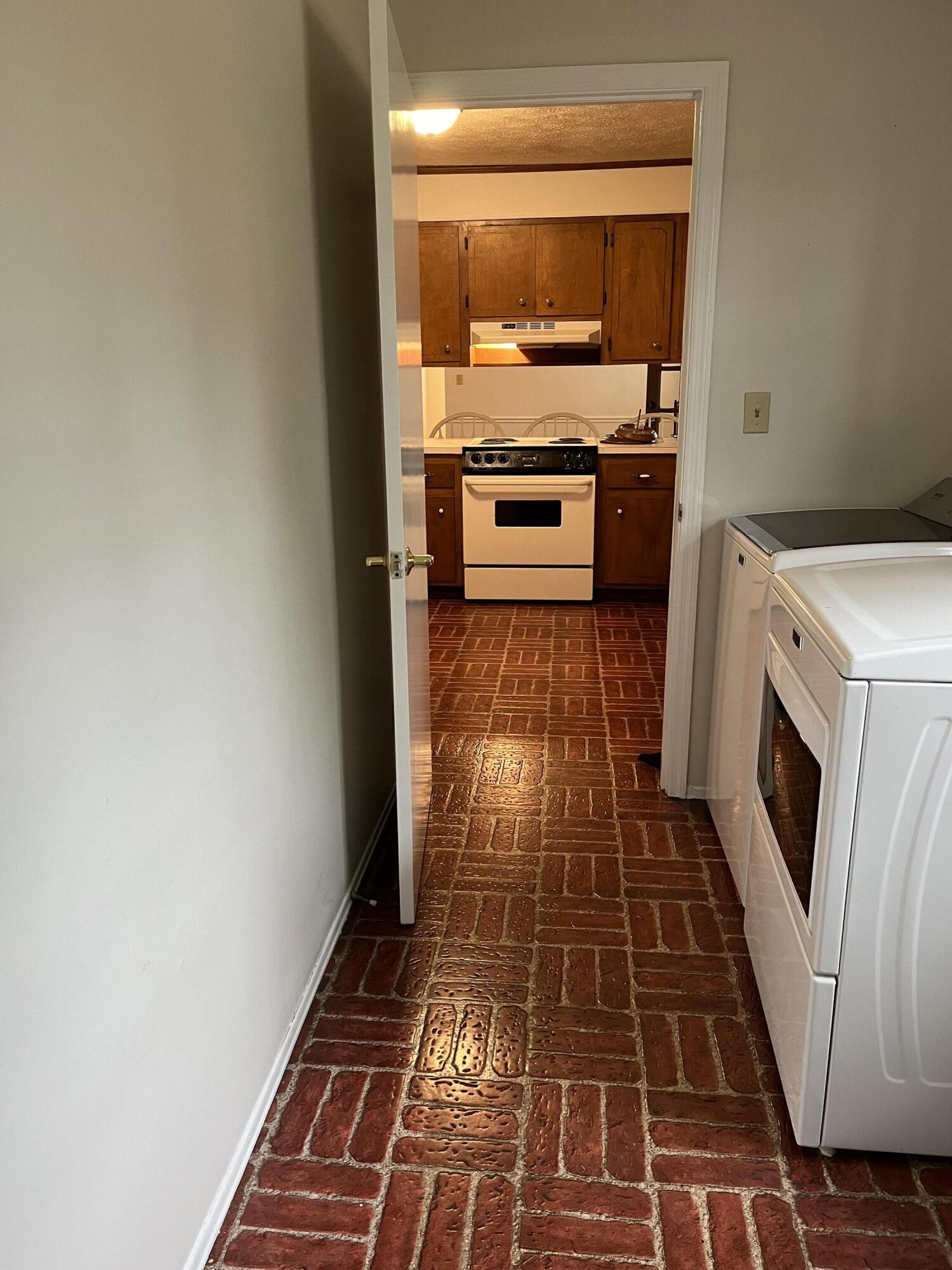 1719 Taylor Road Augusta, GA 30906 - Photo 17 of 29 Laundry room