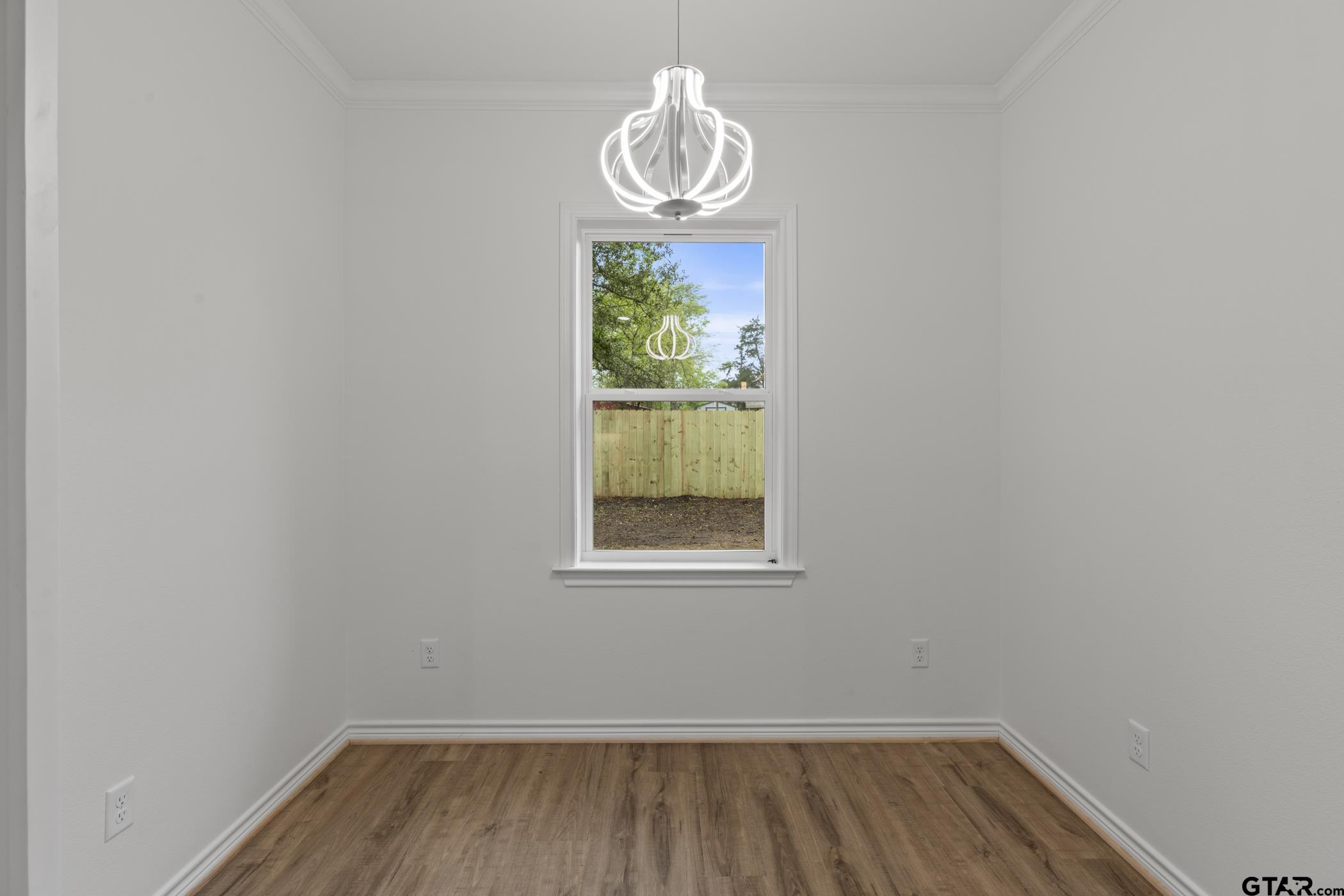 712 West 3rd Tyler, TX 75701 - Photo 18 of 28 a room that has a window in it