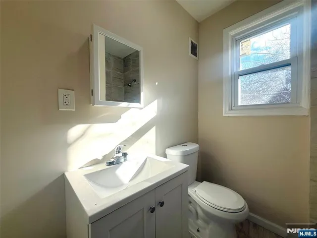 $2,400 | 58 Florida Street, Elizabeth, NJ 07206