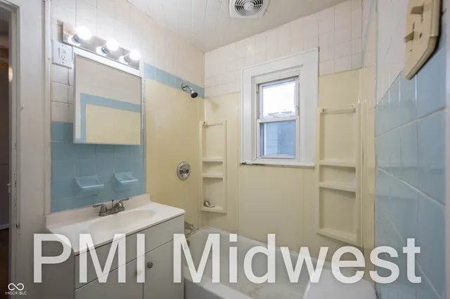 $1,299 | 2905 East 17th Street, Indianapolis, IN 46218