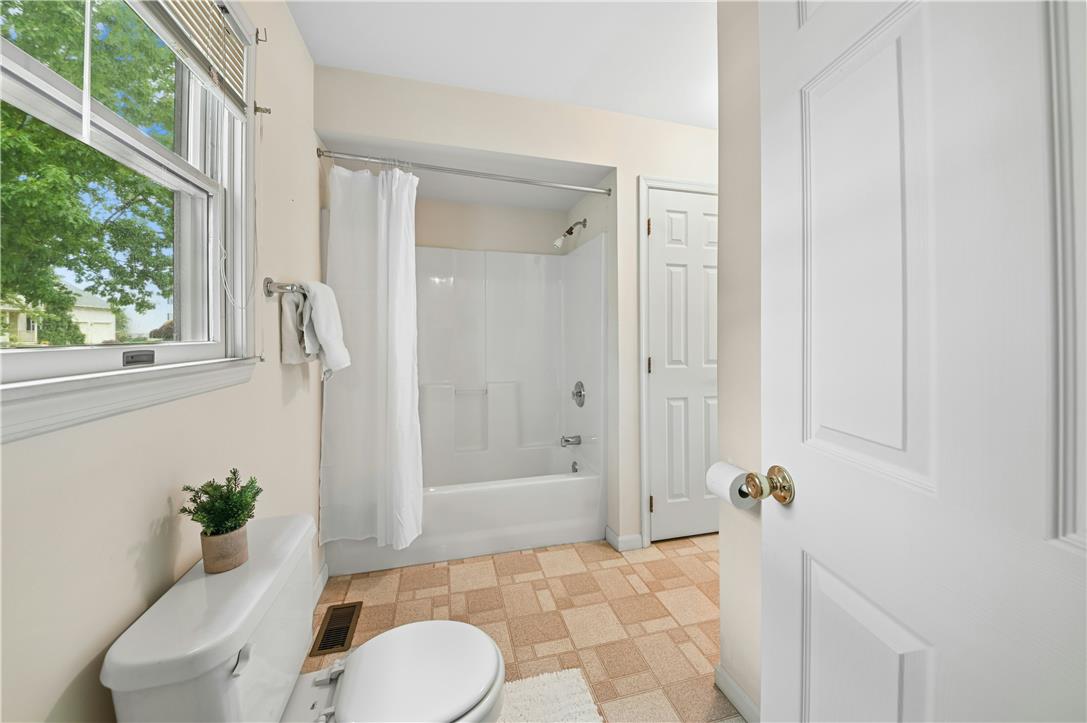 4245 Alder Road Bethlehem, PA 18020 - Photo 12 of 20
