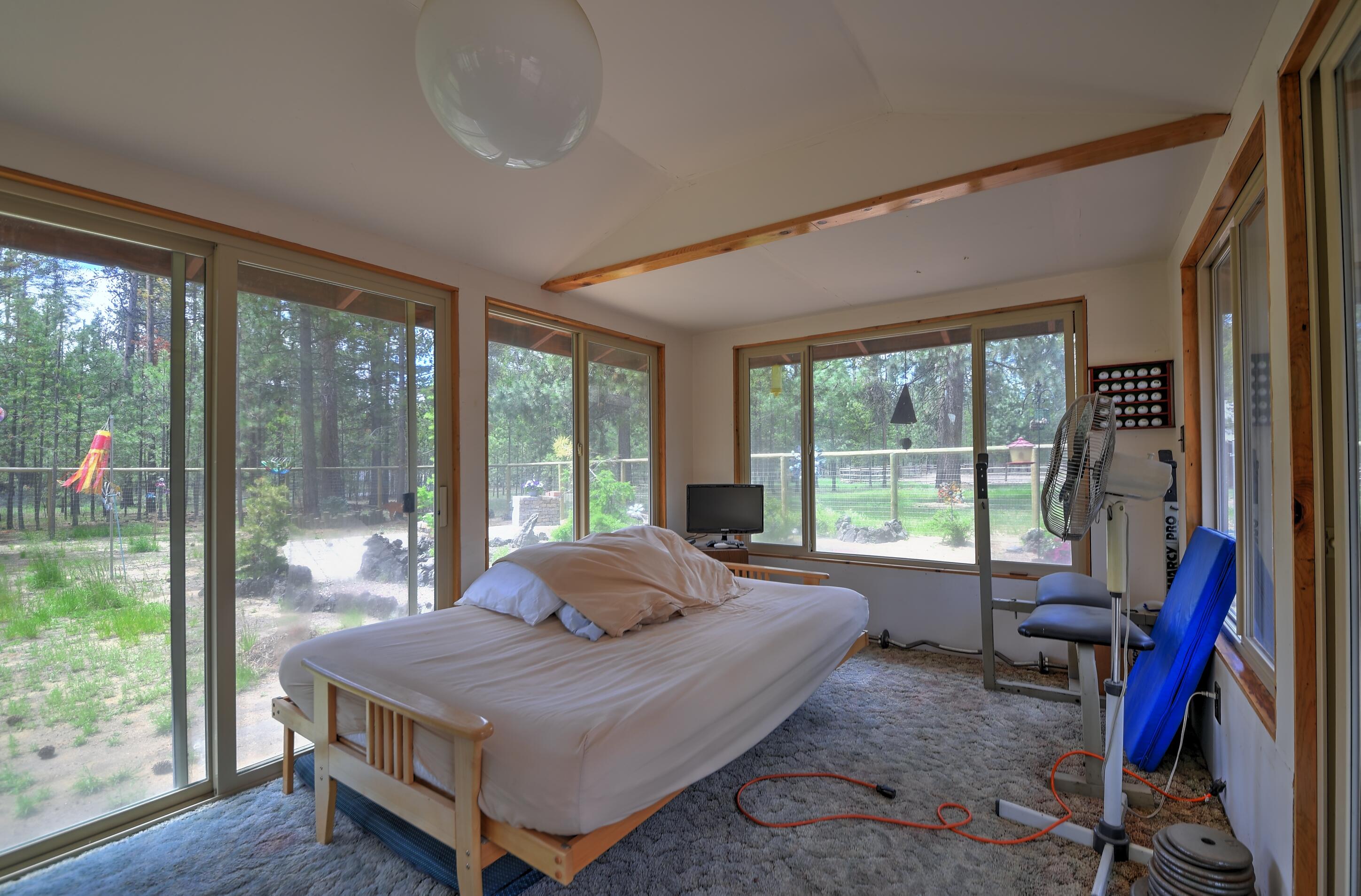 52050 Read Loop La Pine, OR 97739 - Photo 27 of 37 studio bed