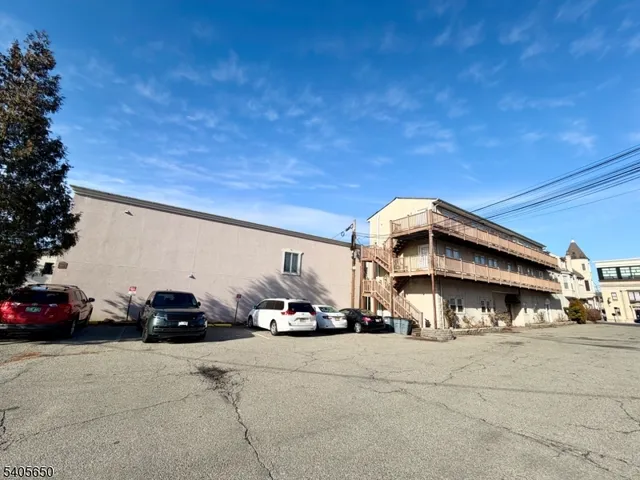 $1,975 | 336 Bloomfield Avenue, Unit 1C, Caldwell, NJ 07006