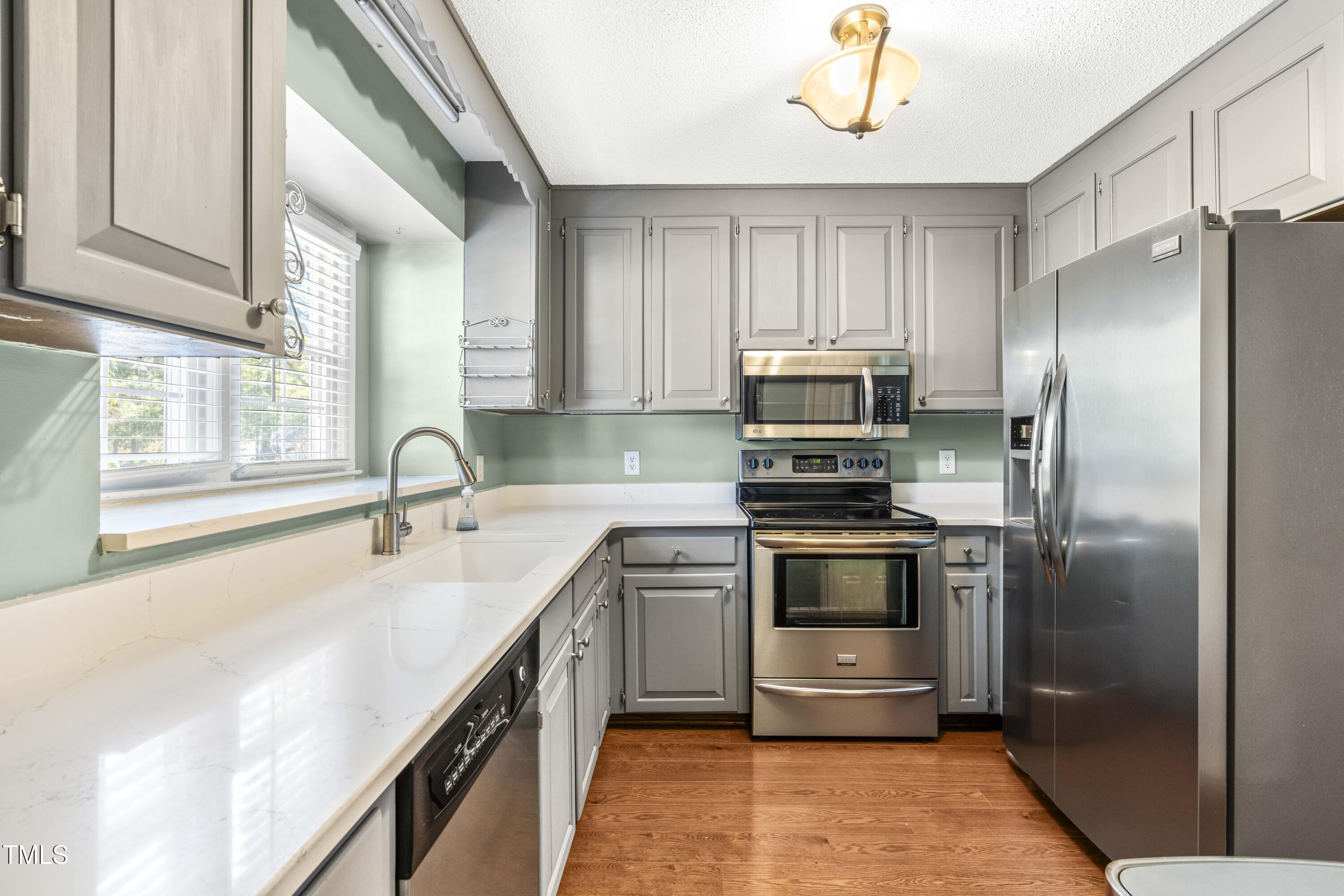 518 Caprice Court Raleigh, NC 27606 - Photo 5 of 27 5