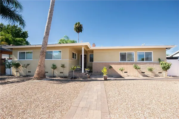 $875,000 | 19541 Victory Boulevard, Reseda, CA 91335