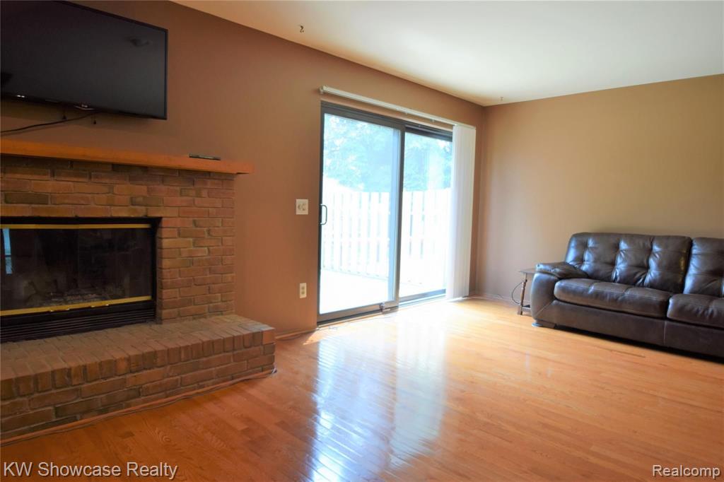 563 Tennyson Rochester Hills, MI 48307 - Photo 15 of 36