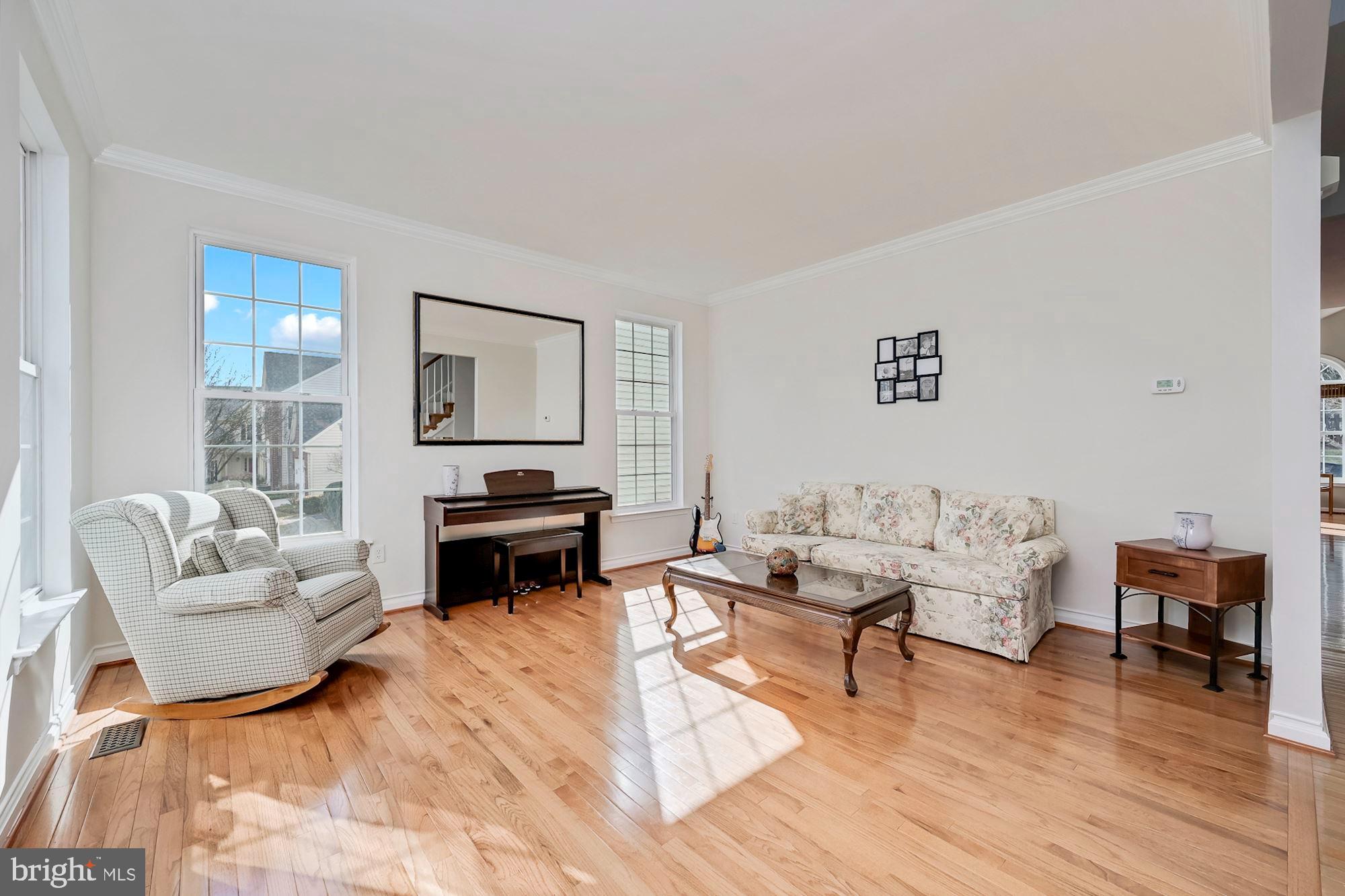 12100 Trailing Moss Gate Clarksville, MD 21029 - Photo 7 of 46 Living Room