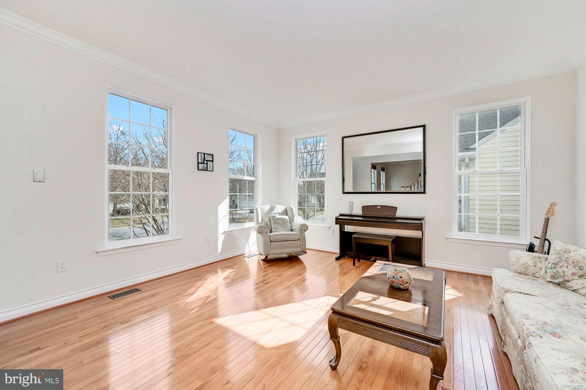 12100 Trailing Moss Gate Clarksville, MD 21029 - Photo 8 of 46 Living Room