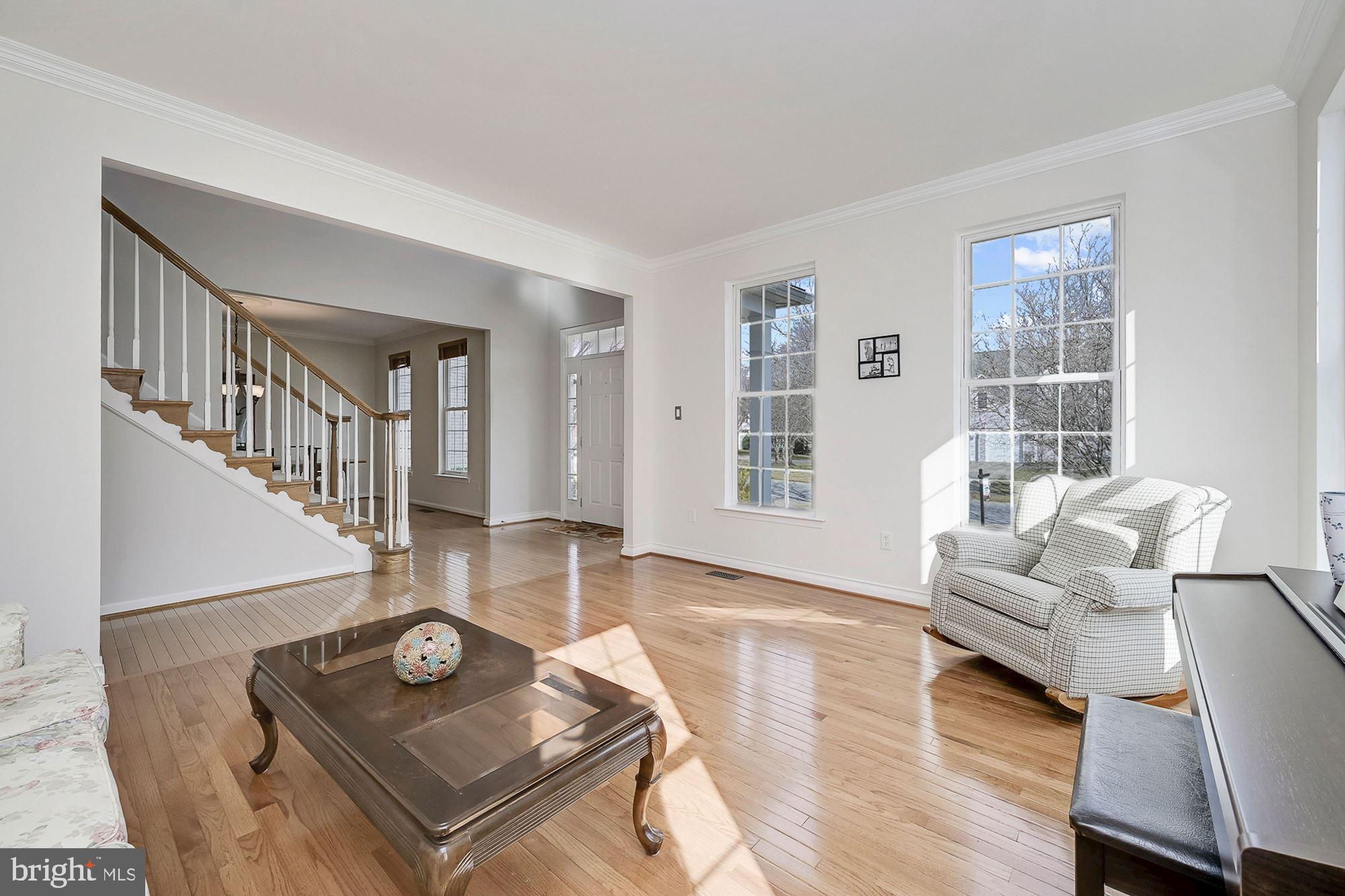 12100 Trailing Moss Gate Clarksville, MD 21029 - Photo 9 of 46 Living Room