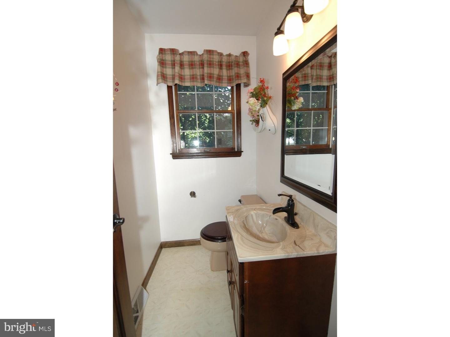 486 Island Road Columbus, NJ 08022 - Photo 12 of 25 Bathroom