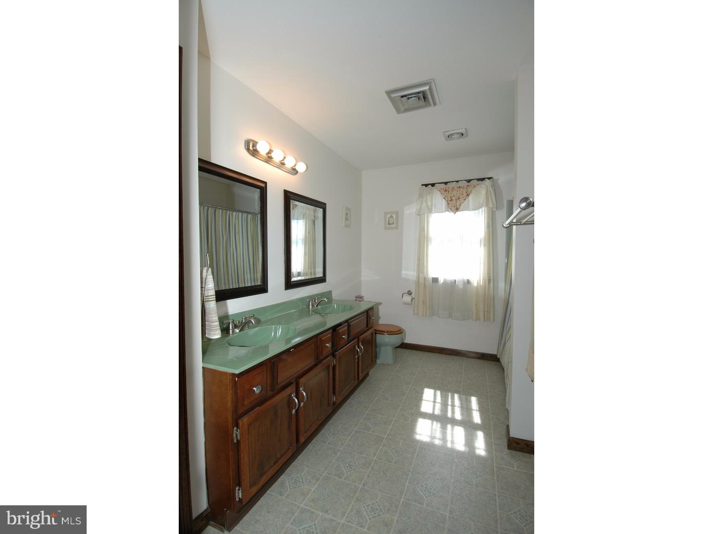 486 Island Road Columbus, NJ 08022 - Photo 15 of 25 Bathroom