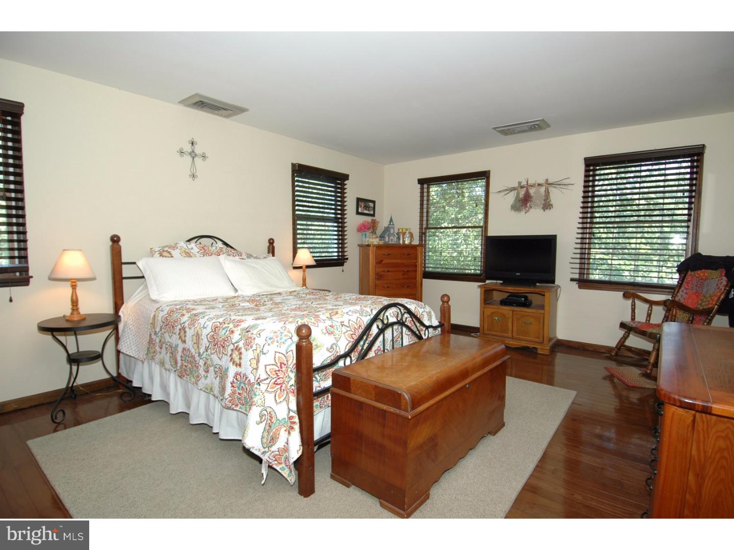 486 Island Road Columbus, NJ 08022 - Photo 17 of 25 Bedroom - Main