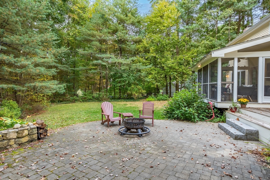 40 Richardson Road Boxborough, MA 01719 - Photo 38 of 39 a view of a patio with chairs and plants